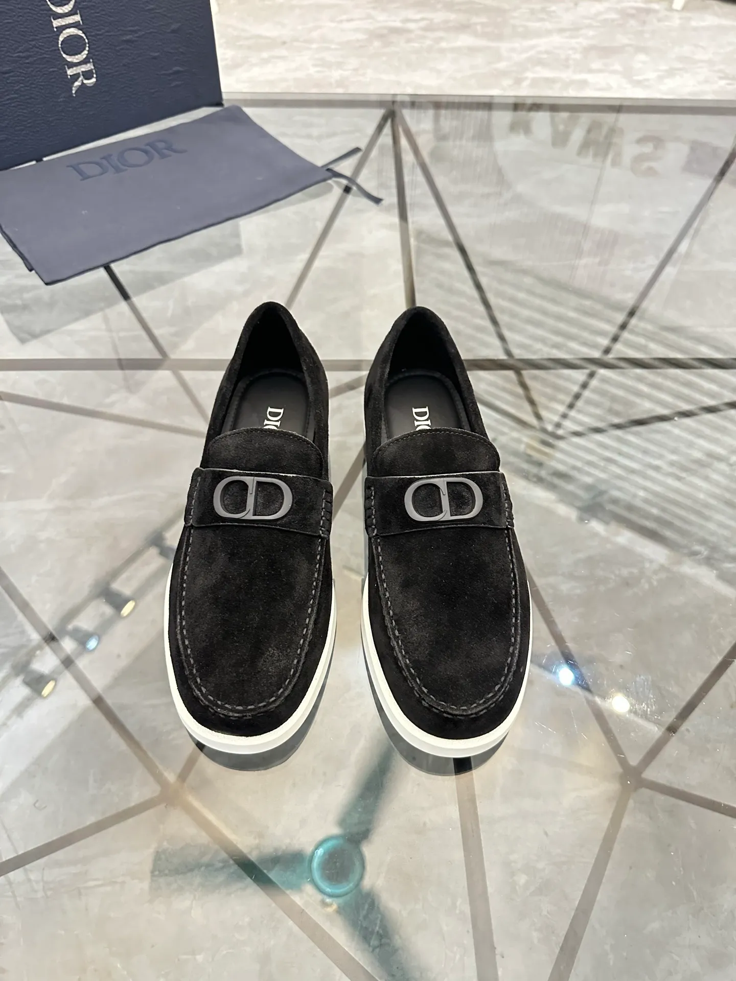 Selling men's shoes 💰: 💰P440¥ Product trademark: Dio* "Dior*" slip-on shoes Regular size: 39-44 (can be customized to 45.46) Product materials: imported nubuck leather upper, cowhide lining, original outsole. Number: 628